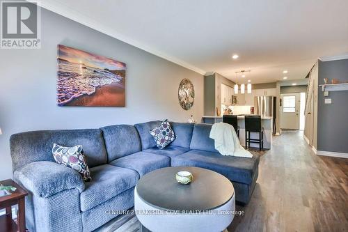 Unit #7 - 70 Laguna Parkway, Ramara, ON - Indoor Photo Showing Living Room