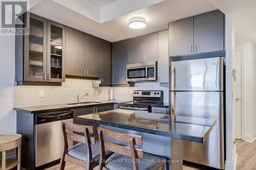 609 - 151 Upper Duke Crescent, Markham, ON - Indoor Photo Showing Kitchen With Upgraded Kitchen