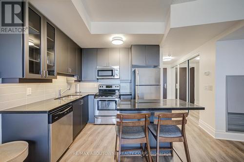 609 - 151 Upper Duke Crescent, Markham, ON - Indoor Photo Showing Kitchen