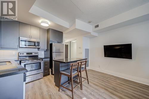 609 - 151 Upper Duke Crescent, Markham, ON - Indoor Photo Showing Kitchen