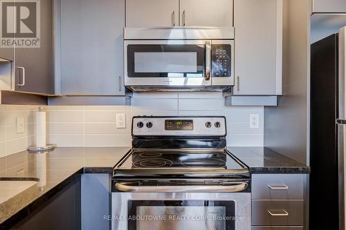 609 - 151 Upper Duke Crescent, Markham, ON - Indoor Photo Showing Kitchen
