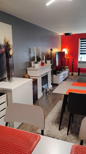 Salon - 95 Rue Du Campeur, Val-Morin, QC - Indoor With Fireplace
