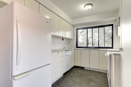 Cuisine - 4883 Av. Cumberland, Montréal (Côte-Des-Neiges/Notre-Dame-De-Grâce), QC - Indoor Photo Showing Kitchen