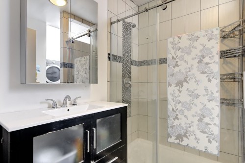 Salle de bains - 4883 Av. Cumberland, Montréal (Côte-Des-Neiges/Notre-Dame-De-Grâce), QC - Indoor Photo Showing Bathroom