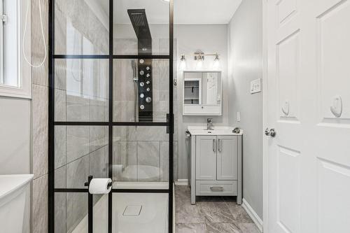 Bathroom - 64 Rue Mcelroy, Gatineau (Gatineau), QC - Indoor Photo Showing Bathroom