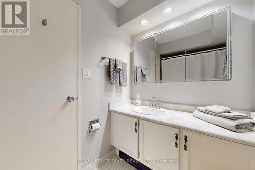 210 - 10 Muirhead Road, Toronto, ON - Indoor Photo Showing Bathroom