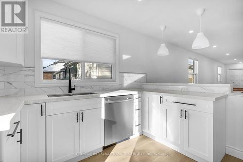 133 Emery Street E, London South (South G), ON - Indoor Photo Showing Kitchen