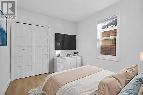 133 Emery Street E, London South (South G), ON - Indoor Photo Showing Bedroom