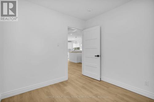 133 Emery Street E, London South (South G), ON - Indoor Photo Showing Other Room