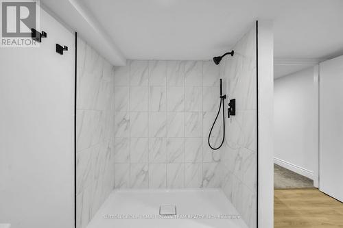 133 Emery Street E, London South (South G), ON - Indoor Photo Showing Bathroom