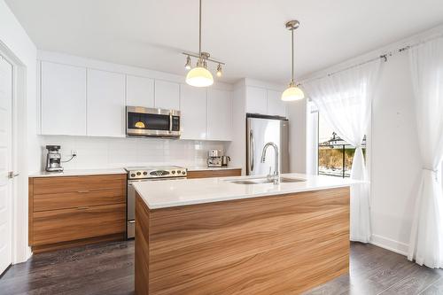 Cuisine - 1752 Rue Louis-Philippe-Hébert, Chambly, QC - Indoor Photo Showing Kitchen With Upgraded Kitchen