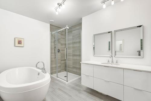 Salle de bains - 1752 Rue Louis-Philippe-Hébert, Chambly, QC - Indoor Photo Showing Bathroom