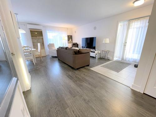 Salon - 1752 Rue Louis-Philippe-Hébert, Chambly, QC - Indoor Photo Showing Living Room