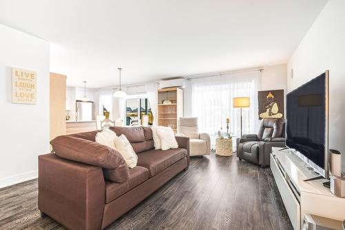Salon - 1752 Rue Louis-Philippe-Hébert, Chambly, QC - Indoor Photo Showing Living Room