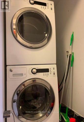 2604 - 386 Yonge Street, Toronto, ON - Indoor Photo Showing Laundry Room
