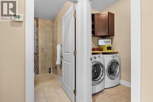 3359 Cougar Road Unit# 19, West Kelowna, BC - Indoor Photo Showing Laundry Room