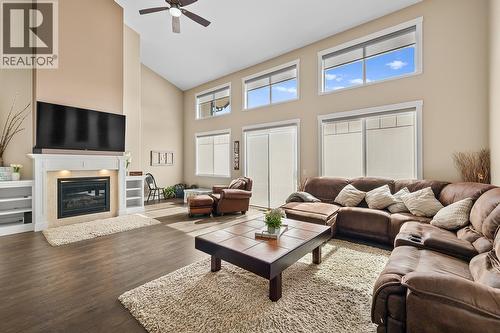 3359 Cougar Road Unit# 19, West Kelowna, BC - Indoor Photo Showing Living Room With Fireplace