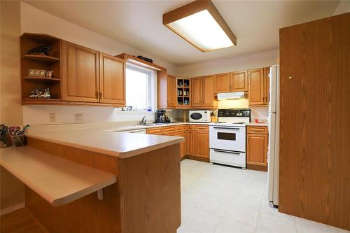 113 7 Highway S, Teulon, MB - Indoor Photo Showing Kitchen