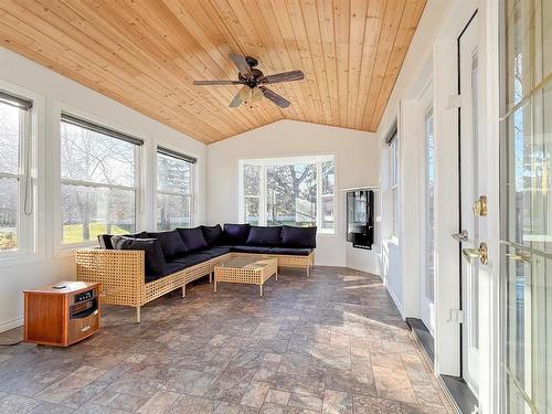 15 Glengariff Street, Elkhorn, MB - Indoor