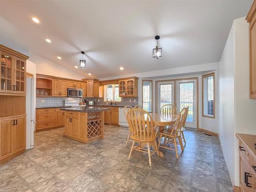 15 Glengariff Street, Elkhorn, MB - Indoor