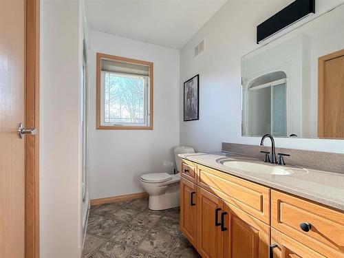 15 Glengariff Street, Elkhorn, MB - Indoor Photo Showing Bathroom