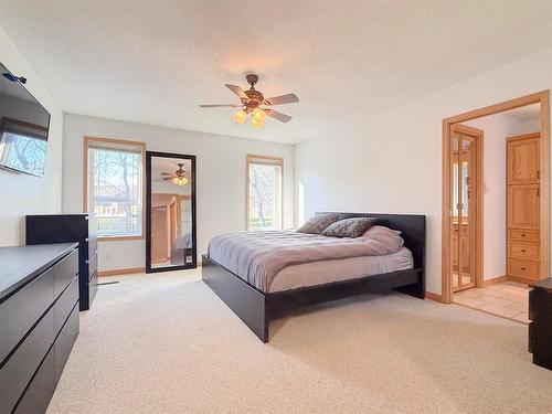 15 Glengariff Street, Elkhorn, MB - Indoor Photo Showing Bedroom