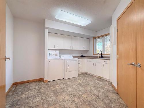 15 Glengariff Street, Elkhorn, MB - Indoor