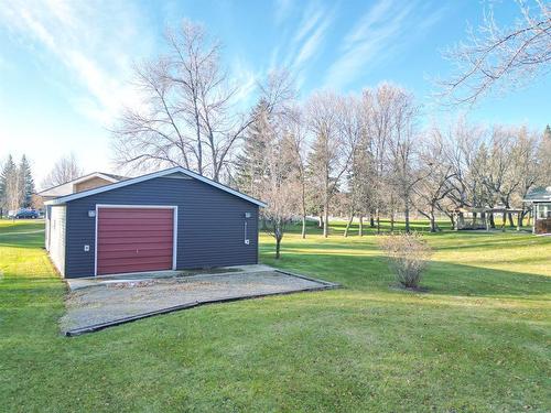 15 Glengariff Street, Elkhorn, MB - Outdoor