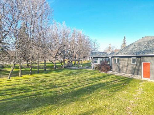 15 Glengariff Street, Elkhorn, MB - Outdoor