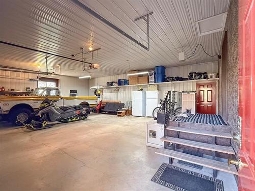 15 Glengariff Street, Elkhorn, MB - Indoor Photo Showing Garage