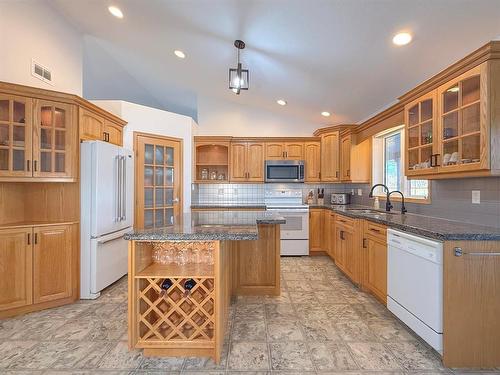 15 Glengariff Street, Elkhorn, MB - Indoor Photo Showing Kitchen