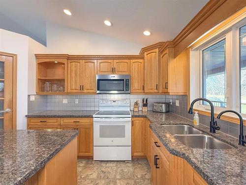 15 Glengariff Street, Elkhorn, MB - Indoor Photo Showing Kitchen With Double Sink
