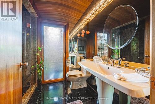 36 Maple Drive, Hamilton, ON - Indoor Photo Showing Bathroom