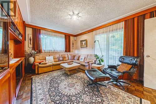 36 Maple Drive, Hamilton, ON - Indoor Photo Showing Living Room