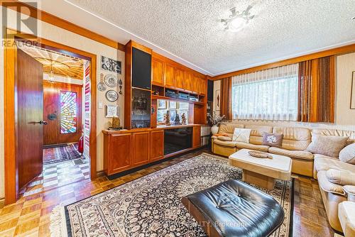 36 Maple Drive, Hamilton, ON - Indoor Photo Showing Living Room