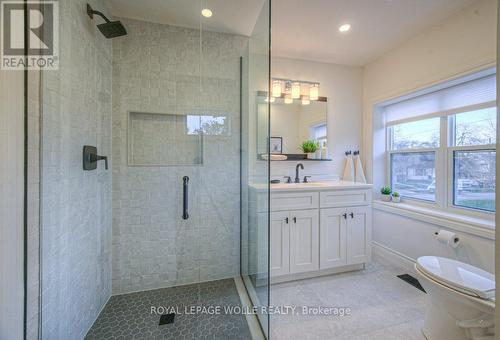 30 Dunbar Road S, Waterloo, ON - Indoor Photo Showing Bathroom