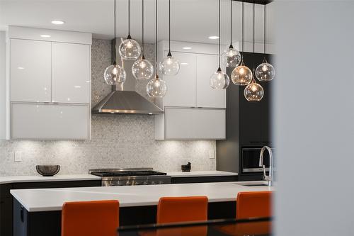 1623 Emerald Drive, Kamloops, BC - Indoor Photo Showing Kitchen With Upgraded Kitchen