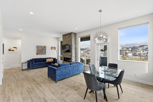 1623 Emerald Drive, Kamloops, BC - Indoor With Fireplace