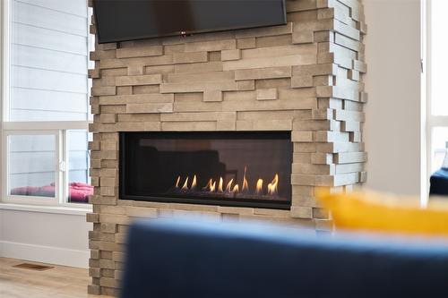 1623 Emerald Drive, Kamloops, BC - Indoor With Fireplace