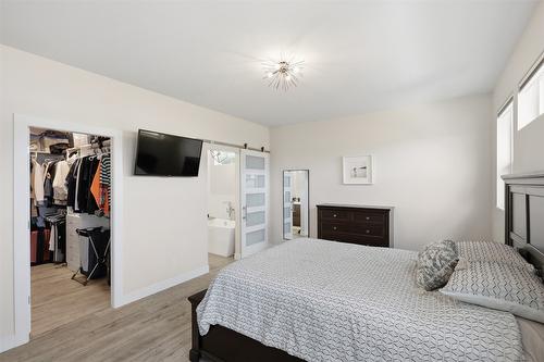 1623 Emerald Drive, Kamloops, BC - Indoor Photo Showing Bedroom