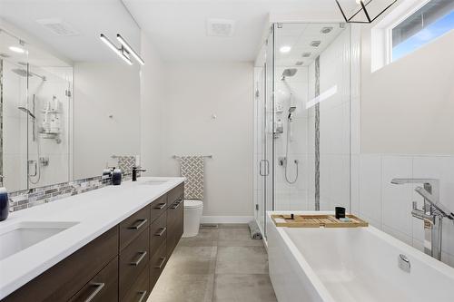 1623 Emerald Drive, Kamloops, BC - Indoor Photo Showing Bathroom