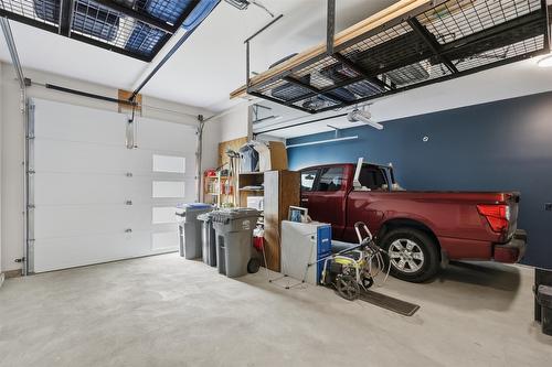 1623 Emerald Drive, Kamloops, BC - Indoor Photo Showing Garage