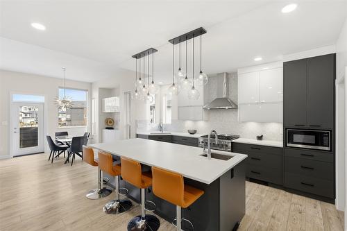 1623 Emerald Drive, Kamloops, BC - Indoor Photo Showing Kitchen With Upgraded Kitchen