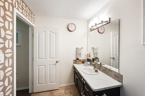 9-1020 Cedar Street, Okanagan Falls, BC - Indoor Photo Showing Bathroom