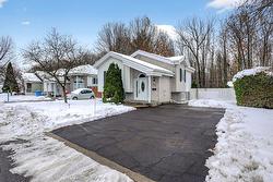 748 Rue Bouchard-Lavallée  Saint-Jérôme, QC J7Z 7B7