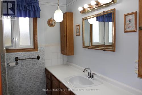 408 Beach Avenue, Cornwall, ON - Indoor Photo Showing Bathroom