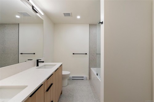308-2341 Bear Mountain Pkwy, Langford, BC - Indoor Photo Showing Bathroom