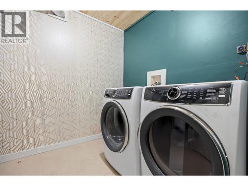 3011 Ensign Way, West Kelowna, BC - Indoor Photo Showing Laundry Room