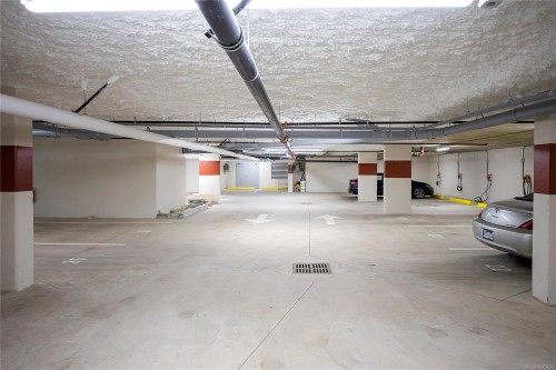 505-45 Haliburton St, Nanaimo, BC - Indoor Photo Showing Garage