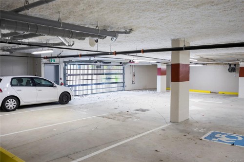 505-45 Haliburton St, Nanaimo, BC - Indoor Photo Showing Garage